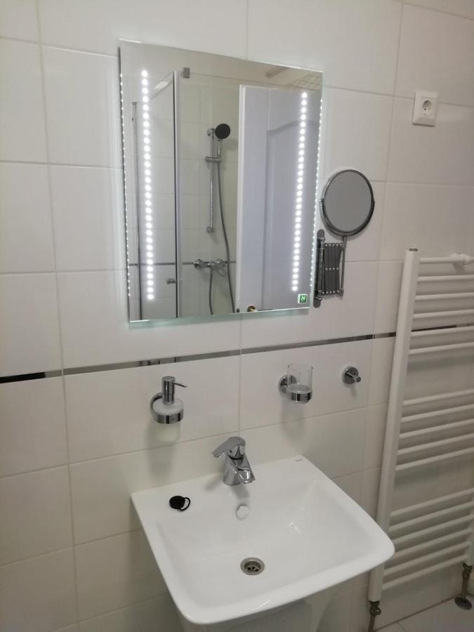 埃格尔Salvus Apartman公寓 外观 照片